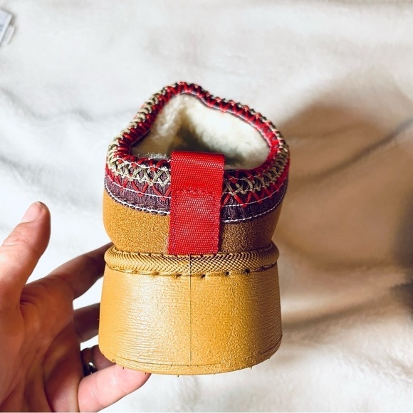 NWOT Women's Wool Slippers - Size: US 8-8.5 - Picture 12 of 13